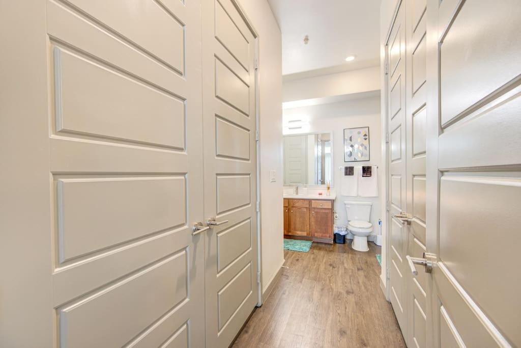 Trendy Downtown 1Bd/Freeparking/Wi-Fi/Pool Apartment Houston Bagian luar foto