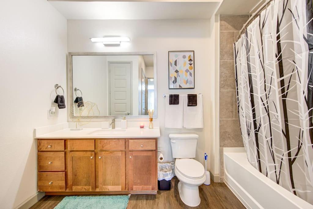 Trendy Downtown 1Bd/Freeparking/Wi-Fi/Pool Apartment Houston Bagian luar foto